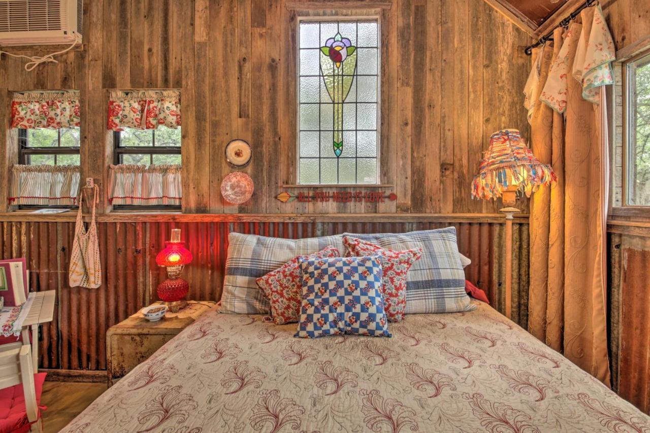 Snuggle Inn Wimberley Cabin With Fire Pit And Deck Buitenkant foto